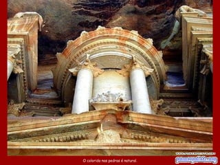 O colorido nas pedras é natural. 