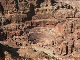 Este teatro, en estilo greco-romano, tenía capacidad para 4,000 espectadores. 
 