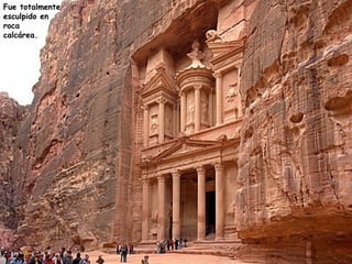 Fue totalmente 
esculpido en 
roca 
calcárea. 
 