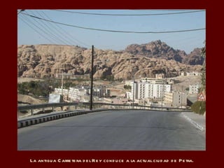 La antigua Carretera del Rey conduce a la actual ciudad de Petra. 