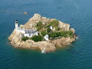 Phare de l’île Wrac'h (archipel de Lilia-Plouguerneau)
 