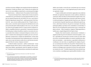 com forças nacionais e deflagrou uma sequência de derrotas àqueles que

obtido e para instalar a certeza de que o movimento que ora se iniciava

dominaram o Estado por década e meia. O limiar da nova gestão, por

tornava-se mais forte que o crime organizado que por tantos anos ha-

sua vez, teve como emblema o ajuste fiscal e a reestruturação dos órgãos

via capturado o Estado.

de controle interno – Auditoria Geral e Procuradoria Geral do Estado.

O apoio recebido pelos movimentos organizados mais modernos

No processo de ajuste fiscal, o Espírito Santo reverteu um passivo

do Estado, nos segmentos empresariais, sociais e políticos, redundou na

a descoberto de 44,6% da Receita Corrente Disponível (RCD), em 2002,

construção coletiva do Plano de Desenvolvimento Espírito Santo 2025.

para um superávit financeiro de 4,6% da RCD, em 2003, o que retirou o

Mesmo não tendo participado dessa construção, pude observar, duran-

Estado da segunda pior situação fiscal – perdia apenas para o Rio Gran-

te minha participação no segundo período de governo, que o Plano foi

de do Sul – para a terceira melhor posição do País. O Espírito Santo re-

um instrumento de grande importância para alinhamento geral do go-

alizou, assim, o mais forte ajuste da situação de endividamento de curto

verno e, além dessas fronteiras, dos governos municipais e das demais

prazo promovido pelos estados brasileiros entre 2002 e 2003, de exatos

instituições públicas e privadas recém-constituídas ou reconstruídas. O

49,2 pontos de percentagem da RCD. O ajuste inicial foi realizado me-

Plano ES 2025 foi fundamental, posteriormente, para a construção dos

diante o reequilíbrio financeiro e patrimonial. O saneamento financeiro

planos setoriais – Peltes (transportes e logística), Pdeag (agricultura) e

foi obtido graças à adoção de políticas visando ao incremento da recei-

também para a Agenda Regional Sul do Espírito Santo.

ta, associada à forte redução e contenção de despesas correntes e de ca-

Passada a fase inicial de ajustes, reestruturações e instalações, o

pital. A venda de ativos (antecipação de royalties), por sua vez, foi com-

segundo período de governo foi dotado de momentum próprio, e reve-

plementar e proporcionou a redução do endividamento. As duas ações

lou a capacidade de conversão das crescentes receitas em maior oferta

executadas concomitantemente foram fundamentais para o sucesso do

de serviços e investimentos públicos; em maiores transferências volun-

ajuste, uma vez que não bastaria vender ativos se não houvesse uma ade-

tárias aos municípios – o que aumentou a capacidade de alinhamento e

quação do fluxo de receitas e despesas correntes35.

coordenação com esses entes; na requalificação da máquina de gover-

O efeito de ambos os processos – político e institucional – trouxe

no; e na sustentação de um fluxo de caixa positivo. Posteriormente, esse

resultados bastante efetivos sobre as receitas estaduais e sobre os resul-

fluxo de caixa positivo acumulado como poupança pública prudencial

tados fiscais obtidos, especialmente a partir do segundo ano de gover-

mostrou-se estratégico para o período de crise que viria a partir do últi-

no36. O primeiro teste foi fundamental para sustentação do amplo apoio

mo trimestre de 200837. O modelo de gestão fiscal nesse período de governo constituiu-se paradigma para a gestão pública brasileira e contri-

35 
IJSN. Finanças do estado do Espírito Santo: do Plano Real à crise de 2009. Vitória: AEQUUS
Consultoria e IJSN, 2010.
36 
Sobre o ajuste fiscal, suas características e resultados obtidos ver: (i) OLIVEIRA, J.T. O ajuste fiscal
do governo do estado do Espírito Santo no triênio 2003-2005. Secretaria de Fazenda do Estado do
Espírito Santo (Sefaz), manuscrito, 2006; (ii) GARSON, S. Gestão fiscal do estado do Espírito Santo
2002-2008: pavimentando o caminho para o crescimento da economia estadual. In: Espírito Santo:
instituições, desenvolvimento e inclusão social. Vitória: IJSN, 2010, pp 333-354.

150

Recortes

Paulo Hartung

37 
IJSN. Finanças do estado do Espírito Santo: do Plano Real à crise de 2009. Vitória: IJSN e AEQUUS
Consultoria, 2010. E SANTOS, A. Evolução do fluxo de caixa do estado do Espírito Santo. NT 25.
Vitória: IJSN, 2011.

Posfácio

151

 