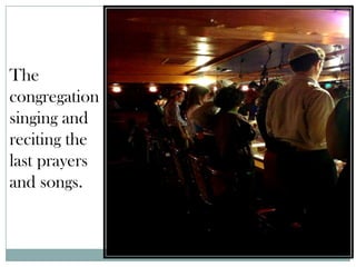 The
congregation
singing and
reciting the
last prayers
and songs.
 