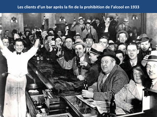 Les clients d’un bar après la fin de la prohibition de l’alcool en 1933
 