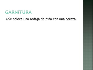  Se coloca una rodaja de piña con una cereza.