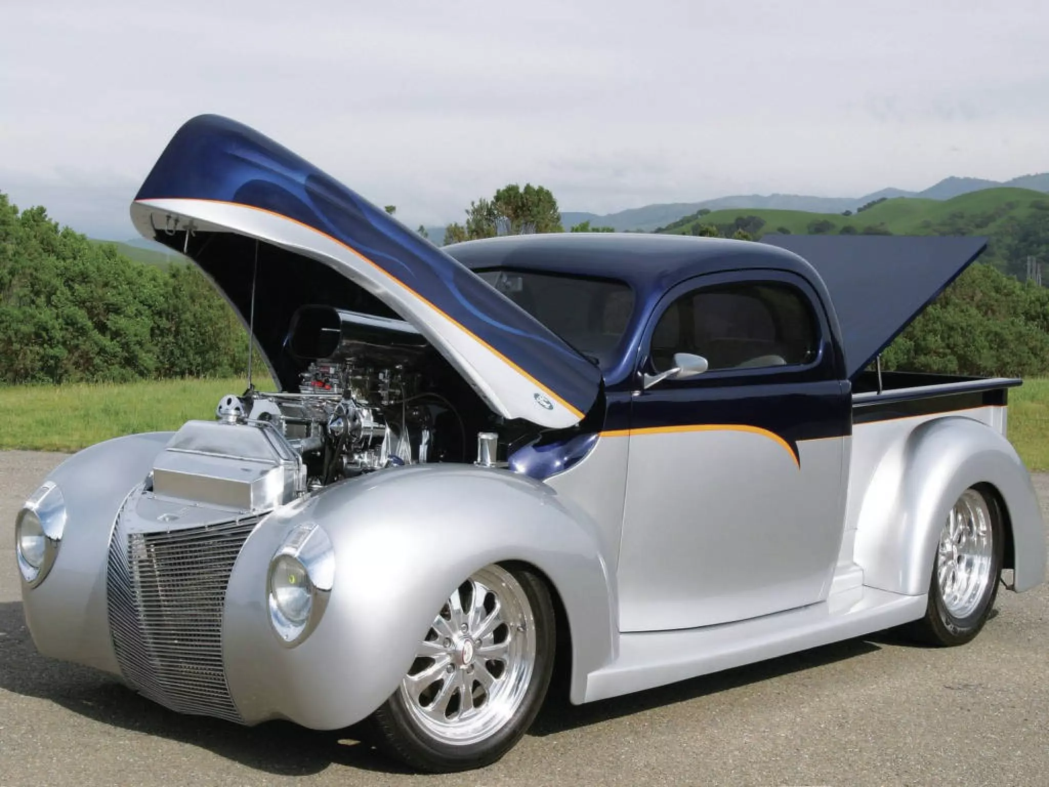 Camionetas antigas e recuperadas