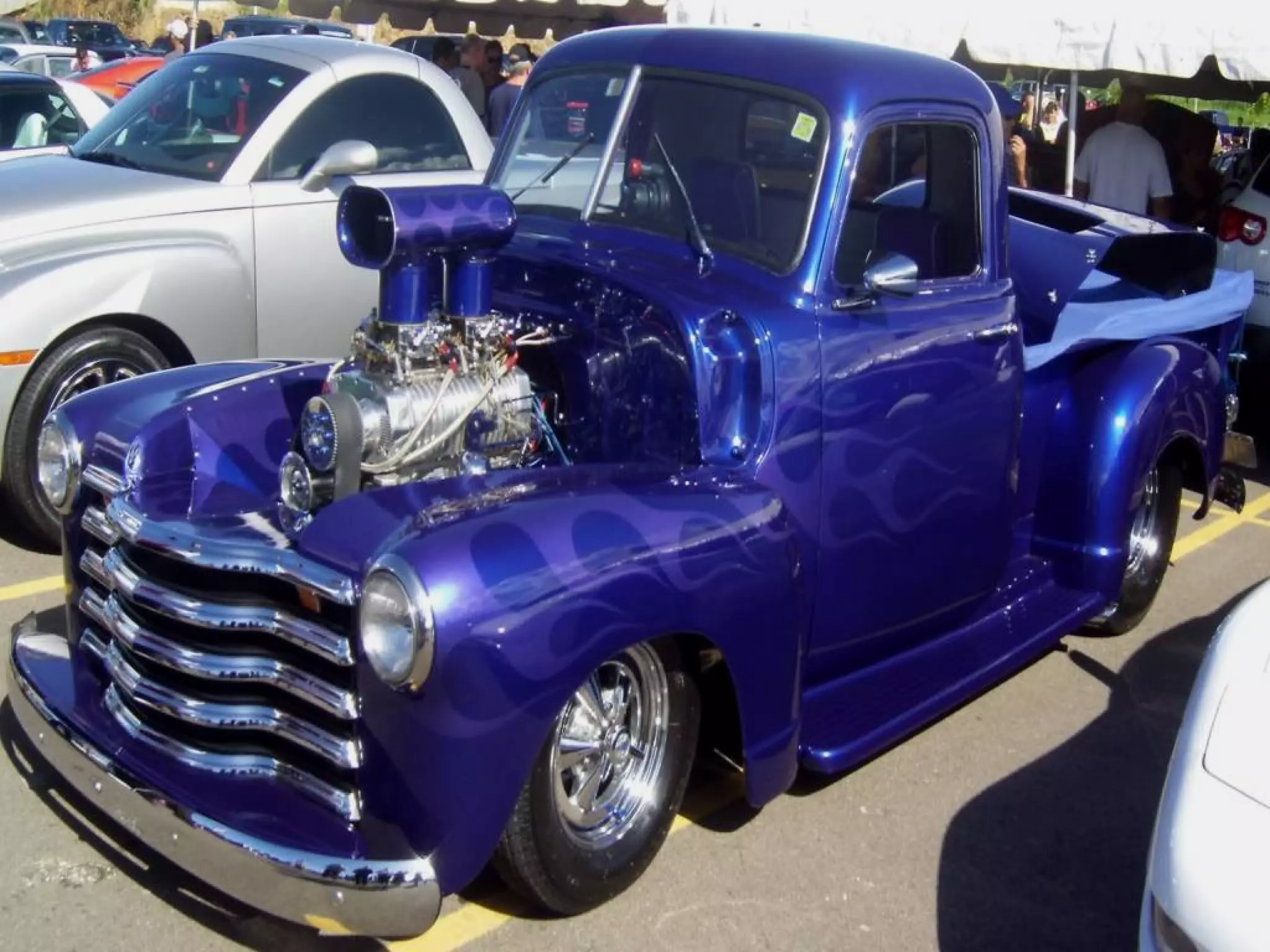 Camionetas antigas e recuperadas