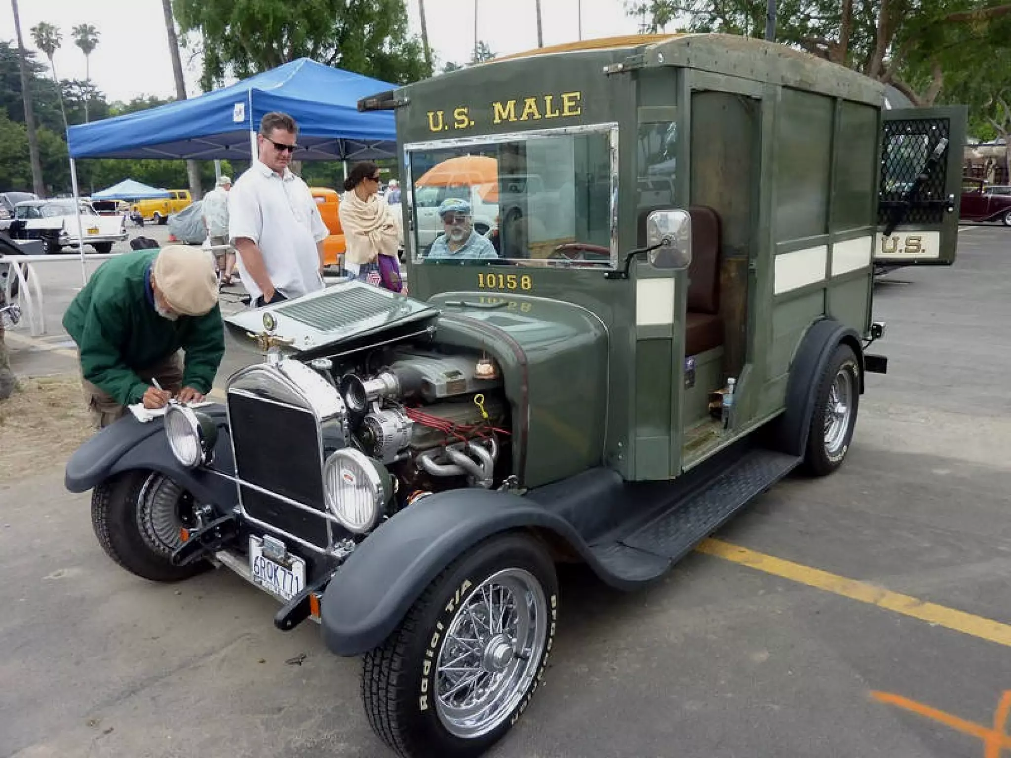 Camionetas antigas e recuperadas