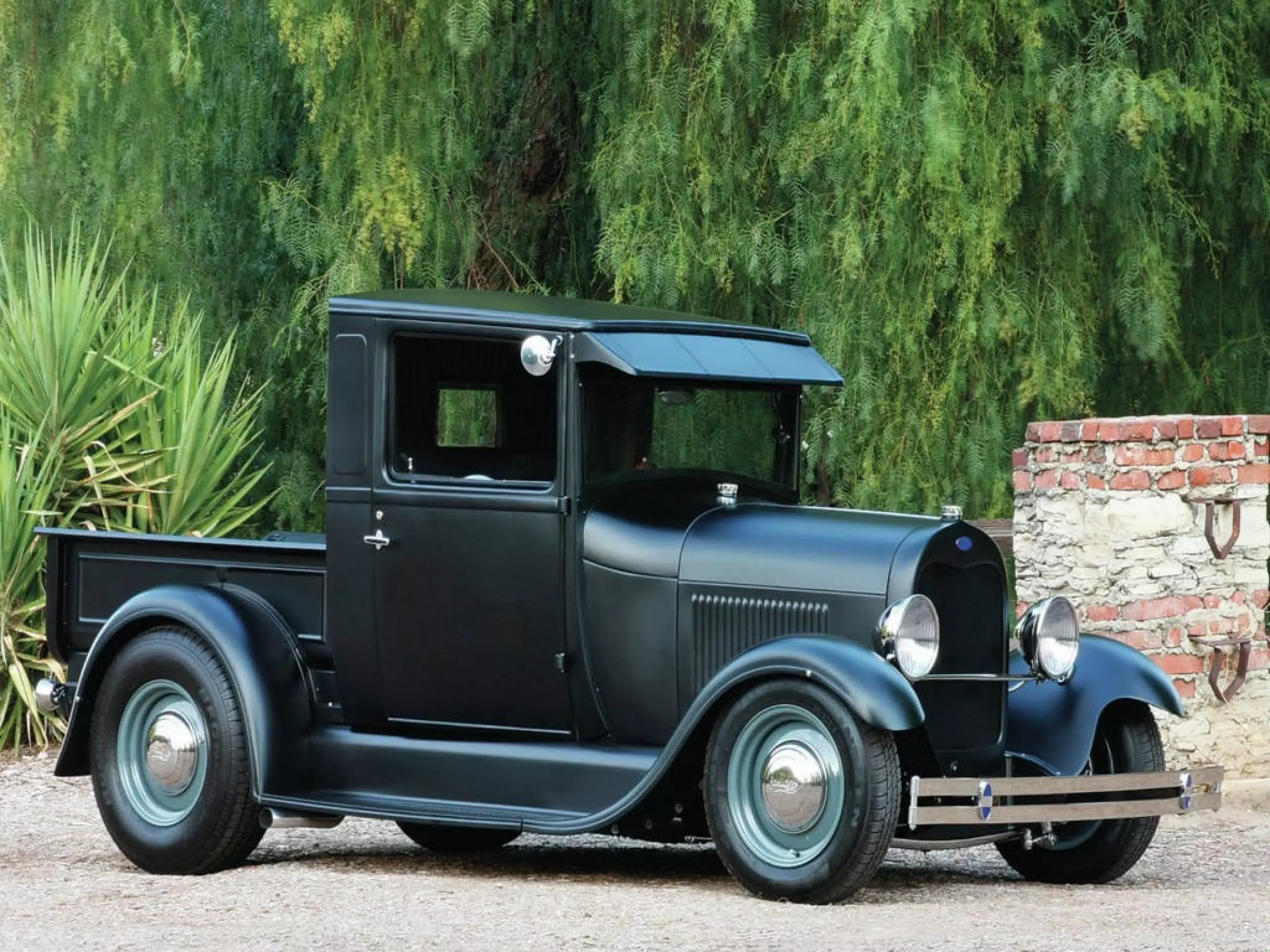 Camionetas antigas e recuperadas