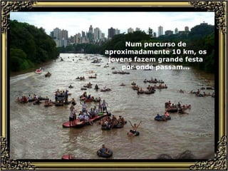 Num percurso de aproximadamente 10 km, os jovens fazem grande festa por onde passam... 