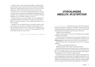 Jag köper musik via Itunes för några hundralappar i månaden kanske.
Det tycker jag är mycket. Åtminstone när jag vet att det går att få tillgång
till det gratis. Tidigare köpte jag cd-skivor på Cd- Wow, men det var innan
jag köpte min rosa Ipod. Då blev det hej då till allt vad cd-skivor heter.
Boxar med serier är ju rätt dyra och inget jag köper högvis av varje må-
nad. Hade inte serierna funnits för nedladdning hade jag nog snällt fått av-
stå faktiskt. Men så sorgligt det hade varit att missa alla gyllene stunder på
Brideshead och de fascinerande relationerna i Big Love.
Jag känner mig inte som en pirat, jag laddar ner så lite i förhållande till
de flesta andra jag känner. Bara någon serie hit eller dit. Och jag betalar
faktiskt för min musik, åtminstone. Värsta dubbelmoralen någonsin, men
det är sanningen.
Jag tänker att de som producerat serierna är så sjukt rika ändå, så bara
för att lilla jag ser ett par avsnitt av Gossip girl, Californication, Entou-
rage eller Mad Men, påverkar det ju inte dem på nåt vis. Helkorkat, jag vet.
»Tänk om alla gjorde som du ... bla, bla, bla.« Men miljardindustrin i Hol-
lywood klarar sig nog utan mina korvören.
I S A B E L L E , 29, G R A F I S K F O R M G I V A R E , S T O C K H O L M
UTVECKLINGENS
ABSOLUTA SPJUTSPETSAR
E N O K T O B E R D A G H Ö S T E N 2008 satt Peter Sunde och Gottfrid Svartholm
Warg på Café Bellman vid Hötorget i Stockholm. Peter drack kaffe och
Gottfrid sörplade på en jordgubbssmoothie när Fredrik Neij kom instöv-
lande iklädd en The Pirate Bay-tröja och med näven full av brev.
»Dagens skörd av legal threats!«
Gottfrid rev genast upp ett av kuverten och började läsa med tillgjort
högdragen brittisk dialekt:
»I represent Hearst Communications Incorporated, publisher of the
magazines listed below. It has come to our attention that a website known as
thepiratebay.org has posted entire issues of many of our publications...«
Peter Sunde fnös luttrat. Han hade öppnat ett eget brev och mumlade
innehållet.
» ... blatant act of copyright infringement...«
»Blatant är tydligen ett favoritord«, konstaterade Gottfrid.
De hade fått tusentals juridiska hot genom åren, och ännu trillade det in
ungefär ett om dagen, oftast per mejl. Men de fick också många mejl från
fans, en del skickade donationer och andra uppmanade dem att lägga ut
fler uppkäftiga svarsbrev till allmän beskådan på sajten.
Fredrik föreslog att de skulle busringa till någon av advokatbyråerna,
som de ibland gjorde när andan föll på. När företaget Web Sheriff skrev och
begärde hundra miljoner dollar för bland andra Michael Jacksons räkning
ringde Peter och förklarade att de inte hade i närheten av så mycket pengar,
men att de möjligen kunde skaffa fram några dagisbarn som betalning.
PIRATERNA | 215
 