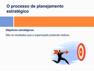 Entre outrosVANTAGEM COMPETITIVAA vantagem competitiva decorre do oferecimento de mais valor para os clientes do que os concorrentes. 
