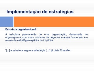 Seleção de estratégiasCiclo de vida do produtoÉ uma ferramenta usada para selecionar estratégias, tendo por base a idéia de que os produtos nascem, amadurecem e eventualmente morrem.$IntroduçãoCrescimentoMaturidadeDeclínioReceitaVolume devendasCustos UnitáriosFonte:MAXIMIANO, 2007. Quantidade