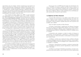 18
outros fatores, como, por exemplo, o domínio conceitual do que está expresso nas
Diretrizes Curriculares para a Educação para as Relações Étnico-Raciais e para o
Ensino de História e Cultura Afro-Brasileira e Africana, a regulamentação da Lei
n° 10.639/03 pelos Conselhos Estaduais, Municipais e Distrital de Educação, as
ações de pesquisa, formação de professores(as), profissionais da educação e equipes
pedagógicas, aquisição e produção de material didático pelas Secretarias de Educa-
ção, participação social da gestão escolar, entre outros.
Com o propósito de ampliar o diálogo entre o MEC e os atores responsáveis
pela implementação da Lei n° 10.639/03, a partir do ano de 2007, a Coordena-
ção- Geral de Diversidade, hoje Coordenação-Geral de Educação para as Relações
Étnico-Raciais/DPECIRER/SECADI/MEC, desenvolveu ações de reestruturação
e ampliação dos Fóruns de Educação e Diversidade Étnico-Racial, resultando 26
Fóruns Estaduais e cinco Fóruns Municipais de Educação e Diversidade, com fun-
ção estratégica de acompanhamento e monitoramento da implementação da Lei n°
10.639/03. Os Fóruns são compostos por representações de todos os atores neces-
sários à implementação da lei. A colaboração, o espírito de diálogo e solidariedade
no fortalecimento da temática deve nortear os Fóruns para que eles possam tecer
parcerias, propor caminhos e políticas, acompanhar, auxiliar e congregar todos aque-
les que são indispensáveis à implementação da temática das relações étnico-raciais.
A Comissão Técnica Nacional de Diversidade para Assuntos Relacionados
à Educação dos Afro-Brasileiros (CADARA), instituída pela Portaria n° 4.542, de
28 de dezembro de 2005, comissão técnico-científica de assessoramento do MEC
para assuntos relacionados ao tema, foi reconstituída por meio da Portaria SECAD
n° 73, de 10 de dezembro de 2008, contemplando as Secretarias do MEC, SEP-
PIR, CONSED, UNDIME, representantes da sociedade civil, movimento negro,
NEABs, Fóruns Estaduais de Educação e Diversidade Étnico-Racial, ABPN, espe-
cialistas da temática distribuídos por etapas e modalidades de ensino. A Comissão
tem papel fundamental de colaborar com o MEC na formulação de políticas para
a temática étnico-racial, com a elaboração de propostas de ações afirmativas, de im-
plementação da lei e de acompanhamento das ações deste Plano Nacional.
A necessidade de ampliação do diálogo para implementação da educação para
as relações étnico-raciais foi dada também pela edição da Lei n° 11.645/08, que
tornou a modificar o mesmo dispositivo da LDB alterado pela Lei n° 10.639/03,
estendendo a obrigatoriedade do “estudo da história e cultura afro-brasileira e in-
dígena” em todos os estabelecimentos de ensino fundamental e de ensino médio,
públicos e privados.
19
Uma vez que a Lei n° 11.645/08 ainda não recebeu uma sistematização como
a Lei n° 10.639/03, com diretrizes específicas, este Plano orienta os sistemas e as
instituições a adotar os procedimentos adequados para sua implementação, visto
que a lei mais recente conjuga da mesma preocupação de combater o racismo, desta
feita contra os indígenas, e afirmar os valores inestimáveis de sua contribuição, pas-
sada e presente, para a formação da nação brasileira.
1.3 Objetivos do Plano Nacional
O presente Plano Nacional tem como objetivo central colaborar para que
todos os sistemas de ensino cumpram as determinações legais com vistas a en-
frentar as diferentes formas de preconceito racial, racismo e discriminação racial
para garantir o direito de aprender a equidade educacional a fim de promover uma
sociedade justa e solidária.
Assim, são objetivos específicos do Plano Nacional:
a) Cumprir e institucionalizar a implementação das Diretrizes Curriculares
Nacionais para a Educação das Relações Étnico-Raciais e para o Ensino de Histó-
ria e Cultura Afro-Brasileira e Africana, conjunto formado pelos textos da Lei n°
10.639/03, Resolução CNE/CP n° 01/2004, Parecer CNE/CP n° 03/2004, e da Lei
n° 11.645/08;
b) Desenvolver ações estratégicas no âmbito da política de formação de
professores(as), a fim de proporcionar o conhecimento e a valorização da história
dos povos africanos, da cultura afro-brasileira e da diversidade na construção histó-
rica e cultural do país;
c) Colaborar e construir com os sistemas de ensino, conselhos de educação,
coordenações pedagógicas, gestores(as) educacionais, professores e demais segmen-
tos afins, políticas públicas e processos pedagógicos para a implementação das Leis
n° 10.639/03 e n° 11.645/08;
d) Promover o desenvolvimento de pesquisas e produção de materiais didá-
ticos e paradidáticos que valorizem, nacional e regionalmente, a cultura afro-brasi-
leira e a diversidade;
e) Colaborar na construção de indicadores que permitam o necessário acom-
panhamento, pelos poderes públicos e pela sociedade civil, da efetiva implementação
 