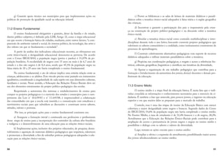 50
g) Garantir apoio técnico aos municípios para que implementem ações ou
políticas de promoção da igualdade racial na educação infantil.
7.1.2 Ensino Fundamental
O ensino fundamental obrigatório e gratuito, dever da família e do estado,
direito público subjetivo, é definido pela LDB, Artigo 32, como a etapa educacional
em que ocorre a formação básica do cidadão, mediante, entre outros fatores, “a com-
preensão do ambiente natural e social, do sistema político, da tecnologia, das artes e
dos valores em que se fundamenta a sociedade”.
A partir da análise dos indicadores educacionais recentes, ao efetuarmos um
corte étnico/racial, a desigualdade educacional demonstra-se perversa. De acordo
com o Censo IBGE/2010, a população negra (pretos e pardos) é 51,07% da po-
pulação brasileira. A escolaridade de negros com 15 anos ou mais é de 6,7 anos de
estudo e a dos não negros é de 8,4 anos, sendo que 45,1% da população negra na
faixa etária de 18 a 29 anos não havia completado o ensino fundamental.
No ensino fundamental, o ato de educar implica uma estreita relação entre as
crianças, adolescentes e os adultos. Este vínculo precisa estar pautado em tratamentos
igualitários, considerando a singularidade de cada sujeito em suas dimensões culturais,
familiares e sociais. Nesse sentido, a Educação das Relações Étnico-Raciais deve ser
um dos elementos estruturantes do projeto político-pedagógico das escolas.
Respeitando a autonomia dos sistemas e estabelecimentos de ensino para
compor os projetos pedagógicos e o currículo dos estados e municípios para o cum-
primento das Leis n° 10.639/03 e n° 11.645/08, é imprescindível a colaboração
das comunidades em que a escola está inserida e a comunicação com estudiosos e
movimentos sociais para que subsidiem as discussões e construam novos saberes,
atitudes, valores e posturas.
Por isso, as principais ações para o ensino fundamental consistem em:
a) Assegurar a formação inicial e continuada aos professores e profissionais
dessa etapa de ensino para a incorporação dos conteúdos da cultura afro-brasileira
e indígena e o desenvolvimento de uma educação para as relações étnico-raciais;
b) Implementar ações, inclusive dos próprios educandos, de pesquisa, desen-
volvimento e aquisição de materiais didático-pedagógicos que respeitem, valorizem
e promovam a diversidade a fim de subsidiar práticas pedagógicas adequadas à edu-
cação para as relações étnico-raciais;
51
c) Prover as bibliotecas e as salas de leitura de materiais didáticos e paradi-
dáticos sobre a temática étnico-racial adequados à faixa etária e à região geográfica
das crianças;
d) Incentivar e garantir a participação dos pais e responsáveis pela crian-
ça na construção do projeto político-pedagógico e na discussão sobre a temática
étnico-racial;
e) Abordar a temática étnico-racial como conteúdo multidisciplinar e inter-
disciplinar durante todo o ano letivo, buscando construir projetos pedagógicos que
valorizem os saberes comunitários e a oralidade, como instrumentos construtores de
processos de aprendizagem;
f) Construir coletivamente alternativas pedagógicas com suporte de recursos
didáticos adequados e utilizar materiais paradidáticos sobre a temática;
g) Propiciar, nas coordenações pedagógicas, o resgate e acesso a referências his-
tóricas, culturais, geográficas, linguísticas e científicas nas temáticas da diversidade;
h) Apoiar a organização de um trabalho pedagógico que contribua para a
formação e fortalecimento da autoestima dos jovens, dos(as) docentes e demais pro-
fissionais da educação.
7.1.3 Ensino Médio
O ensino médio é a etapa final da educação básica. É nesta fase que o indi-
víduo consolida as informações e conhecimentos necessários para o exercício da ci-
dadania. É também a fase que antecede, para poucos jovens, o ingresso na educação
superior e em que muitos deles se preparam para o mercado de trabalho.
Contudo, essa é uma das etapas de ensino da Educação Básica com menor
cobertura e maior desigualdade entre negros e brancos. Segundo dados do Censo
do IBGE/2010, 54,6% da população negra não havia completado o ensino médio.
No Ensino Médio, a taxa de estudantes é de 52,4% brancos e a de negros, 28,2%.
Acreditamos que a Educação das Relações Étnico-Raciais pode contribuir para a
ampliação do acesso e permanência de jovens negros e negras no ensino médio e
possibilitar o diálogo com os saberes e valores da diversidade.
Logo, tornam-se ações cruciais para o ensino médio:
a) Ampliar a oferta e a expansão do atendimento, possibilitando maior acesso
dos jovens afrodescendentes ao ensino médio;
 
