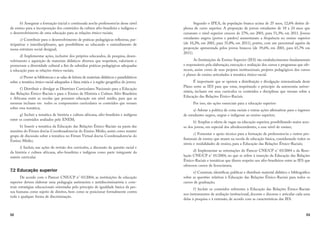 52
b) Assegurar a formação inicial e continuada aos/às professores/as desse nível
de ensino para a incorporação dos conteúdos da cultura afro-brasileira e indígena e
o desenvolvimento de uma educação para as relações étnico-raciais;
c) Contribuir para o desenvolvimento de práticas pedagógicas reflexivas, par-
ticipativas e interdisciplinares, que possibilitem ao educando o entendimento de
nossa estrutura social desigual;
d) Implementar ações, inclusive dos próprios educandos, de pesquisa, desen-
volvimento e aquisição de materiais didáticos diversos que respeitem, valorizem e
promovam a diversidade cultural a fim de subsidiar práticas pedagógicas adequadas
à educação para as relações étnico-raciais;
e) Prover as bibliotecas e as salas de leitura de materiais didáticos e paradidáticos
sobre a temática étnico-racial adequados à faixa etária e à região geográfica do jovem;
f) Distribuir e divulgar as Diretrizes Curriculares Nacionais para a Educação
das Relações Étnico-Raciais e para o Ensino de História e Cultura Afro-Brasileira
e Africana entre as escolas que possuem educação em nível médio, para que as
mesmas incluam em todos os componentes curriculares os conteúdos que versam
sobre essa temática;
g) Incluir a temática de história e cultura africana, afro-brasileira e indígena
entre os conteúdos avaliados pelo ENEM;
h) Inserir a temática da Educação das Relações Étnico-Raciais na pauta das
reuniões do Fórum dos/as Coordenadores/as do Ensino Médio, assim como manter
grupo de discussão sobre a temática no Fórum Virtual dos/as Coordenadores/as do
Ensino Médio;
i) Incluir, nas ações de revisão dos currículos, a discussão da questão racial e
da história e cultura africana, afro-brasileira e indígena como parte integrante da
matriz curricular.
7.2 Educação superior
De acordo com o Parecer CNE/CP n° 03/2004, as instituições de educação
superior devem elaborar uma pedagogia antirracista e antidiscriminatória e cons-
truir estratégias educacionais orientadas pelo princípio de igualdade básica da pes-
soa humana como sujeito de direitos, bem como se posicionar formalmente contra
toda e qualquer forma de discriminação.
53
Segundo o IPEA, da população branca acima de 25 anos, 12,6% detêm di-
ploma de curso superior. A proporção de jovens estudantes de 18 a 24 anos que
cursavam o nível superior cresceu de 27%, em 2001, para 51,3%, em 2011. Jovens
estudantes negros (pretos e pardos) aumentaram a frequência no ensino superior
(de 10,2%, em 2001, para 35,8%, em 2011), porém, com um percentual aquém da
proporção apresentada pelos jovens brancos (de 39,6%, em 2001, para 65,7% em
2011).
As Instituições de Ensino Superior (IES) são estabelecimentos fundamentais
e responsáveis pela elaboração, execução e avaliação dos cursos e programas que ofe-
recem, assim como de seus projetos institucionais, projetos pedagógicos dos cursos
e planos de ensino articulados à temática étnico-racial.
É importante que se operem a distribuição e divulgação sistematizada deste
Plano entre as IES para que estas, respeitando o princípio da autonomia univer-
sitária, incluam em seus currículos os conteúdos e disciplinas que versam sobre a
Educação das Relações Étnico-Raciais.
Por isso, são ações essenciais para a educação superior:
a) Adotar a política de cotas raciais e outras ações afirmativas para o ingresso
de estudantes negros, negras e indígenas ao ensino superior;
b) Ampliar a oferta de vagas na educação superior, possibilitando maior aces-
so dos jovens, em especial dos afrodescendentes, a esse nível de ensino;
c) Fomentar o apoio técnico para a formação de professores/as e outros pro-
fissionais de ensino que atuam na escola de educação básica, considerando todos os
níveis e modalidades de ensino, para a Educação das Relações Étnico-Raciais;
d) Implementar as orientações do Parecer CNE/CP n° 03/2004 e da Reso-
lução CNE/CP n° 01/2004, no que se refere à inserção da Educação das Relações
Étnico-Raciais e temáticas que dizem respeito aos afro-brasileiros entre as IES que
oferecem cursos de licenciatura;
e) Construir, identificar, publicar e distribuir material didático e bibliográfico
sobre as questões relativas à Educação das Relações Étnico-Raciais para todos os
cursos de graduação;
f) Incluir os conteúdos referentes à Educação das Relações Étnico-Raciais
nos instrumentos de avaliação institucional, docente e discente e articular cada uma
delas à pesquisa e à extensão, de acordo com as características das IES.
 