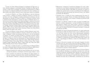 96
O ensino de Cultura Africana abrangerá: as contribuições do Egito para a ci-
ência e filosofia ocidentais; as universidades africanas Timbuktu, Gao, Djene que flo-
resciam no século XVI; as tecnologias de agricultura, de beneficiamento de cultivos,
de mineração e de edificações trazidas pelos escravizados, bem como a produção cien-
tífica, artística (artes plásticas, literatura, música, dança, teatro) política, na atualidade.
O ensino de História e de Cultura Afro-Brasileira se fará por diferentes
meios, inclusive, a realização de projetos de diferentes naturezas, no decorrer do
ano letivo, com vistas à divulgação e estudo da participação dos africanos e de seus
descendentes em episódios da história do Brasil, na construção econômica, social
e cultural da nação, destacando-se a atuação de negros em diferentes áreas do co-
nhecimento, de atuação profissional, de criação tecnológica e artística, de luta social
(tais como: Zumbi, Luiza Nahim, Aleijadinho, Padre Maurício, Luiz Gama, Cruz e
Souza, João Cândido, André Rebouças, Teodoro Sampaio, José Correia Leite, Sola-
no Trindade, Antonieta de Barros, Edison Carneiro, Lélia Gonzáles, Beatriz Nas-
cimento, Milton Santos, Guerreiro Ramos, Clóvis Moura, Abdias do Nascimento,
Henrique Antunes Cunha, Tereza Santos, Emmanuel Araújo, Cuti, Alzira Rufino,
Inaicyra Falcão dos Santos, entre outros).
O ensino de História e Cultura Africana se fará por diferentes meios, inclu-
sive a realização de projetos de diferente natureza, no decorrer do ano letivo, com
vistas à divulgação e estudo da participação dos africanos e de seus descendentes
na diáspora, em episódios da história mundial, na construção econômica, social e
cultural das nações do continente africano e da diáspora, destacando-se a atuação
de negros em diferentes áreas do conhecimento, de atuação profissional, de cria-
ção tecnológica e artística, de luta social (entre outros: rainha Nzinga, Toussaint-
-L’Ouverture, Martin Luther King, Malcom X, Marcus Garvey, Aimé Cesaire,
Léopold Senghor, Mariama Bâ, Amílcar Cabral, Cheik Anta Diop, Steve Biko,
Nelson Mandela, Aminata Traoré, Christiane Taubira).
Para tanto, os sistemas de ensino e os estabelecimentos de Educação Básica,
nos níveis de Educação Infantil, Educação Fundamental, Educação Média, Educa-
ção de Jovens e Adultos, Educação Superior, precisarão providenciar:
R5 !#-.,)  #-.ĉ,# (ã) )(. )- (!,)- ,-##,)-6 .#- )') ' ,'-
nescentes de quilombos, comunidades e territórios negros urbanos e rurais;
R5 *)#) -#-.'á.#) )- *,) --),- *, ),éã)  *()-6 *,)$.)-6 --
leção de conteúdos e métodos de ensino, cujo foco seja História e Cultura
Afro-Brasileira e Africana e a Educação das Relações Étnico-Raciais;
97
R5 *'(.)  #0/!éã)  2*,#ð(#- *!ĉ!#-  -)-6 -.-
lecimentos de ensino superior, secretarias de educação, assim como levanta-
mento das principais dúvidas e dificuldades dos professores em relação ao
trabalho com a questão racial na escola e encaminhamento de medidas para
resolvê-las, feitos pela administração dos sistemas de ensino e por Núcleos
de Estudos Afro-Brasileiros;
R5 ,.#/éã) (., )- -#-.'-  (-#()6 -.#'(.)-  (-#() -/-
perior, centros de pesquisa, Núcleos de Estudos Afro-Brasileiros, escolas,
comunidade e movimentos sociais, visando à formação de professores para
a diversidade étnico-racial;
R5 (-.éã)6 ()- # ,(.- -#-.'-  (-#()6  !,/*)  .,) *,
discutir e coordenar planejamento e execução da formação de professores
para atender ao disposto neste parecer quanto à Educação das Relações
Étnico-Raciais e ao determinado nos Art. 26 e 26A da Lei n° 9394/1996,
com o apoio do Sistema Nacional de Formação Continuada e Certificação
de Professores do MEC;
R5 (.,)/éã)6 ()- /,-)-  ),'éã)  *,) --),-   )/.,)- *,)ŀ--#)(#-
da educação: de análises das relações sociais e raciais no Brasil; de conceitos
e de suas bases teóricas, tais como racismo, discriminações, intolerância,
preconceito, estereótipo, raça, etnia, cultura, classe social, diversidade, di-
ferença, multiculturalismo; de práticas pedagógicas, de materiais e de tex-
tos didáticos, na perspectiva da reeducação das relações étnico-raciais e do
ensino e aprendizagem da História e cultura dos Afro-Brasileiros e dos
Africanos;
R5 (/-ã)  #-/--ã)  +/-.ã) ,# )') *,. #(.!,(.  '.,#4
curricular, tanto dos cursos de licenciatura para Educação Infantil, os anos
iniciais e finais da Educação Fundamental, Educação Média, Educação de
Jovens e Adultos, como de processos de formação continuada de professo-
res, inclusive de docentes no Ensino Superior;
R5 (/-ã)6 ,-*#.  /.)()'# )- -.#'(.)- ) (-#() /*,#),6
nos conteúdos de disciplinas e em atividades curriculares dos cursos que
ministra, de Educação das Relações Étnico-Raciais, de conhecimentos de
matriz africana e/ou que dizem respeito à população negra. Por exemplo:
em Medicina, entre outras questões, estudo da anemia falciforme, da pro-
blemática da pressão alta; em Matemática, contribuições de raiz africana,
 