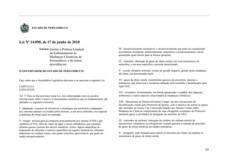 ESTADO DE PERNAMBUCO




Lei Nº 14.090, de 17 de junho de 2010
                  Ementa: Institui a Política Estadual                            III - desenvolvimento sustentável: o desenvolvimento que pode ser considerado
                            de Enfrentamento às                                   socialmente includente, ambientalmente sustentável e economicamente viável,
                                                                                  garantindo igual direito para as futuras gerações;
                            Mudanças Climáticas de
                            Pernambuco, e dá outras                               IV - emissões: liberação de gases de efeito estufa e/ou seus precursores na
                            providências.                                         atmosfera, e em área específica e período determinado;

O GOVERNADOR DO ESTADO DE PERNAMBUCO:                                             V - evento climático extremo: evento de grande impacto, gerado pelas mudanças
                                                                                  do clima, em determinado local;

Faço saber que a Assembléia Legislativa decretou e eu sanciono a seguinte Lei:    VI - gases de efeito estufa: constituintes gasosos da atmosfera, naturais e
                                                                                  antrópicos, que absorvem e reemitem radiação infravermelha e identificados pela
CAPÍTULO I                                                                        sigla GEE;
CONCEITOS
                                                                                  VII - inventário: levantamento, em forma apropriada e contábil, dos impactos
Art. 1º Para os fins previstos nesta Lei, em conformidade com os acordos          ambientais e outros aspectos relacionados às mudanças climáticas;
internacionais sobre o tema e os documentos científicos que os fundamentam, são
adotados os seguintes conceitos:                                                  VIII - Mecanismo de Desenvolvimento Limpo: um dos mecanismos de
                                                                                  flexibilização criado pelo Protocolo de Quioto, com o objetivo de assistir as partes
I - adaptação: conjunto de iniciativas e estratégias que permitem a adaptação,    não incluídas no Anexo I da Convenção Quadro das Nações Unidas sobre
nos sistemas naturais ou criados pelos homens, a um novo ambiente, em resposta    Mudança do Clima ao cumprimento de suas obrigações constantes do Protocolo,
à mudança do clima atual ou esperada;                                             mediante apoio a atividades de mitigação de emissões de GEE;

II - biogás: mistura gasosa composta principalmente por metano (CH4) e gás        IX - mercados de carbono: transação de créditos de carbono através de
carbônico (CO2), além de vapor de água e outras substâncias, que constitui        mecanismos voluntários ou obrigatórios visando garantir a redução de emissões
efluente gasoso comum dos aterros sanitários, lixões, lagoas anaeróbias de        de gases de efeito estufa de atividades antrópicas;
tratamento de efluentes e reatores anaeróbios de esgotos domésticos, efluentes
industriais ou resíduos rurais, com poder calorífico aproveitável, que pode ser   X - mitigação: ação humana para reduzir as emissões por fontes ou ampliar os
usado energeticamente;                                                            sumidouros de gases de efeito estufa;




                                                                                                                                                                   95
 