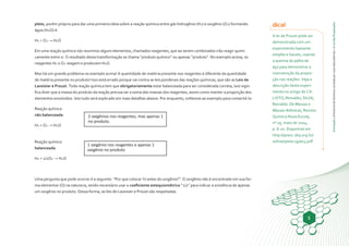 Animação|AhistóriadaQuímicacontadaporsuasdescobertas|ALeidasProporções
5
dica!
A lei de Proust pode ser
demonstrada com um
experimento bastante
simples e barato, usando
a queima da palha de
aço para demonstrar a
manutenção da propor-
ção nas reações. Veja a
descrição deste experi-
mento no artigo de CA-
LIXTO, Reinaldo; SILVA,
Reinaldo. De Massas e
Massas Atômicas, Revista
Química Nova Escola,
nº 19, maio de 2004,
p. 8-10. Disponível em
http://qnesc.sbq.org.br/
online/qnesc19/a03.pdf
pleto, porém próprio para dar uma primeira ideia sobre a reação química entre gás hidrogênio (H2) e oxigênio (O2) formando
água (H2O) é:
H2 + O2 → H2O
Em uma reação química nós reunimos alguns elementos, chamados reagentes, que ao serem combinados irão reagir quimi-
camente entre si. O resultado desta transformação se chama “produto químico” ou apenas “produto”. No exemplo acima, os
reagentes H2 e O2 reagem e produzem H2O.
Mas há um grande problema no exemplo acima! A quantidade de matéria presente nos reagentes é diferente da quantidade
de matéria presente no produto! Isso está errado porque vai contra as leis ponderais das reações químicas, que são as Leis de
Lavoisier e Proust. Toda reação química tem que obrigatoriamente estar balanceada para ser considerada correta, isso signi-
fica dizer que a massa do produto da reação precisa ser a soma das massas dos reagentes, assim como manter a proporção dos
elementos envolvidos. Isto tudo será explicado em mais detalhes abaixo. Por enquanto, voltemos ao exemplo para consertá-lo:
Reação química
não balanceada:
H2 + O2 → H2O
Reação química
balanceada:
H2 + 1/2O2 → H2O
Uma pergunta que pode ocorrer é a seguinte: “Por que colocar ½ antes do oxigênio?”. O oxigênio não é encontrado em sua for-
ma elementar (O) na natureza, sendo necessário usar o coeficiente estequiométrico “1/2” para indicar a existência de apenas
um oxigênio no produto. Dessa forma, as leis de Lavoisier e Proust são respeitadas.
2 oxigênios nos reagentes, mas apenas 1
no produto.
1 oxigênio nos reagentes e apenas 1
oxigênio no produto
 