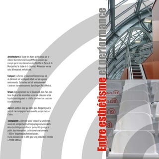 Entre esthétisme et performance
Architecture Le Stade des Alpes a été conçu par le
cabinet d’architecture Chaix et Morel associés qui
compte parmi ses réalisations les Zéniths de Paris et de




                                                                                         Photo Métro/Olivier Bret
Montpellier, le stade de la Licorne à Amiens ou encore
celui d’Innsbruck en Autriche.

Compact La forme, le volume et l’emprise au sol
du bâtiment ont un impact réduit sur les espaces
environnants. Sa hauteur en fait un équipement
s’insérant harmonieusement dans le parc Paul Mistral.

Urbain Son alignement sur le boulevard Jean Pain, ses
lieux de vie et de rencontres en rez-de-chaussée et sa
façade bien intégrée à la cité lui confèrent un caractère
citadin prononcé.

Aéré Un profil en long qui libère plus d’espace pour le
parc et s’accompagne d’une nouvelle perspective sur
l’Isère.

Transparent La verrière laisse circuler la lumière et
ouvre des perspectives sur les paysages environnants.
Autant esthétique qu’efficace, puisqu’elle protège le
public des intempéries, cette couverture comporte
1 000 m2 de panneaux photovoltaïques.
D’une puissance de 65 kWc pour une production estimée
                                                                                    Photo Métro/Olivier Bret




à 72 000 kWh/an.
 