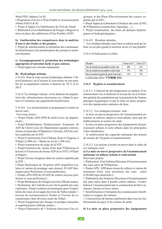 sanitaire déficient contribue à accroître la mortalité ma-ternelle 
et infantile. La proportion de la population n’at-teignant 
pas le seuil calorifique était de 33% en 1996 
contre 31% en 2009 (EVST 2009). Il est prévu de rame-ner 
cette proportion à 22,1% en 2015 pour atteindre 
l’OMD n°1, cible 3 qui vise à réduire de moitié la pro-portion 
de la population qui souffre de la faim. 
1.11.2.3 Quant à l’insécurité alimentaire, elle affecte au 
Tchad 44,2% de la population dont 64% vivent en des-sous 
du seuil de pauvreté. Les couches sociales les plus 
vulnérables sont les enfants, les femmes, les personnes 
âgées et les petits producteurs. L’Enquête de Sécurité 
Alimentaire et de Vulnérabilité Structurelle (EVST- 
2009) précitée met en lumière les principales variables 
qui ont une influence sur le niveau d’insécurité alimen-taire. 
Il s’agit de : (i) la pauvreté, (ii) les sources des ali-ments 
consommés, (iii) la région de résidence ( les 
ménages ruraux des régions de Batha, Biltine, du Mayo 
Kébbi, du Ouaddaï, du Moyen Chari, du Chari-Ba-guirmi, 
et du Kanem semblent être les plus enclins à l’in-sécurité 
alimentaire), (iv) le caractère déficitaire de la 
production céréalière du ménage, (v) le nombre de mem-bres 
du ménage exerçant une activité génératrice de re-venus, 
(vi) la pratique de l’agriculture, (vii) les groupes 
de moyens d'existence, (viii) la stratégie de survie, (ix) 
le niveau d’éducation du chef de ménage. 
1.11.2.4 La crise alimentaire mondiale de 2008 est venue 
exacerber la fragilité des ménages exposés à des risques 
de catastrophes récurrents, car fortement dépendants de 
l’exploitation des ressources naturelles difficilement 
maîtrisables. 
Graphique 1. Évolution des besoins alimentaires et de la production céréalière totale en 
Graphique 1. Évolution des besoins alimentaires et de la production céréalière totale en 
tonnes (données Banque Mondiale (population) et DPSA (production))11 
1.11.2.5 Pourtant le Tchad dispose d’importantes res-sources 
1.11.2.5 Pourtant le Tchad dispose d’importantes ressources naturelles : 39 millions 
d’hectares naturelles de terres cultivables, : 39 millions dont 5,6 d’hectares millions sont de irrigables. terres cul-tivables, 
Il possède également 
d’importantes dont ressources 5,6 millions en eaux souterraines sont irrigables. et en eaux de Il surface possède 
dont le volume annuel 
varie entre 263 et 455 milliards de m3 par an. Le cheptel estimé à plus de 19 millions de têtes 
(toutes espèces confondues) (DESP-MERA 2009) sans compter la volaille, une faune sauvage 
abondante et variée ainsi que des ressources halieutiques variant entre 186.000 et 373.000 
tonnes par an. Les pâturages couvrent une superficie de 84 millions d’hectares. Les 
productions ligneuses sont mal connues, même si l’Acacia senegalensis ou gommier, occupe 
une superficie d’environ 380.000 km! et place le Tchad parmi les premiers pays producteurs 
de la gomme arabique12. 
également d’importantes ressources en eaux souterraines 
et en eaux de surface dont le volume annuel varie entre 
263 et 455 milliards de m3 par an. Le cheptel estimé à 
plus de 19 millions de têtes (toutes espèces confondues) 
(DESP-MERA 2009) sans compter la volaille, une faune 
sauvage abondante et variée ainsi que des ressources ha-lieutiques 
variant entre 186.000 et 373.000 tonnes par 
an. Les pâturages couvrent une superficie de 84 millions 
d’hectares. Les productions ligneuses sont mal connues, 
même si l’Acacia senegalensis ou gommier, occupe une 
superficie d’environ 380.000 km² et place le Tchad 
parmi les premiers pays producteurs de la gomme ara-bique12 
. 
1.11.2.6 Au cours des dix dernières années, le Tchad a 
utilisé les revenus pétroliers pour financer plusieurs pro-jets 
de développement dans le secteur rural, notamment 
le Programme National de Sécurité Alimentaire (PNSA) 
qui constitue le programme le plus important du Pro-gramme 
Triennal d’Investissement Public (PTIP). L’ob-jectif 
recherché est de « contribuer à vaincre la faim et 
combattre l’insécurité alimentaire à l’échelon national à 
l’horizon 2015 par l’augmentation durable de la pro-ductivité 
et du niveau de production combinée à des me-sures 
susceptibles de garantir l’accessibilité des 
populations tant quantitativement que qualitativement 
aux denrées alimentaires tout en conservant les res-sources 
naturelles de base et atteindre les OMDs en 2015 ». 
1.11.2.7 D’un coût de 103,1 milliards de FCFA, pour la 
1ère phase quinquennale (2006-2010), contre 340,1 mil-liards 
de FCFA pour la seconde phase 2010-2015, le fi-nancement 
prioritaire du PNSA est promu comme un 
moyen d’atteindre quelques-uns des OMD en 2015 
1.11.2.8 Actuellement le programme s'attèle à renforcer 
la sécurité alimentaire et à augmenter les revenus des fa-milles 
d’agriculteurs et d’éleveurs, dans un pays où seu-lement 
10 à 15 % des terres arables sont exploitées et 
moins de 3% des terres irrigables aménagées. 
1.11.2.9 Dans la continuité de ces efforts, les Partenaires 
Techniques et Financiers (PTF) du Tchad l’ont appuyé 
pour élaborer le Cadre d'accélération de la réalisation 
des OMD, en particulier la Cible 3 de l'OMD 1 (réduire 
de moitié la population souffrant de faim). Pour y par-venir, 
les stratégies identifiées sont les suivantes : 
• Développement de la petite irrigation et d’autres amé-nagements 
en faveur des petits producteurs et produc-trices, 
et mise à leur disposition des intrants et des 
équipements ; 
• Vulgarisation des connaissances en matière d’adapta-tion 
au changement climatique et promotion de la di-versification 
de la production ; 
• Promotion des activités de transformation, de conser-vation 
et de commercialisation ; 
• Facilitation de l’accès des groupes vulnérables aux 
 Les besoins en cCrCales sont CvaluCs par catCgories de population 
 ans  ans 
 ans et  