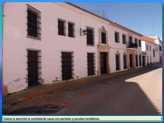 Llama la atención la cantidad de casas con portales y escudos heráldicos.
 