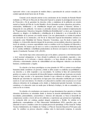 15
representó volver a una concepción de modelo clínico y aproximación de carácter remedial y de
caridad superada desde hacía más de 20 años.
Consonó con la situación anterior en las conclusiones de las Jornadas de Retardo Mental
realizadas en 1992 por la Dirección de Educación Especial se propone la promulgación de una Ley
de Protección a fin de garantizar los derechos civiles y ciudadanos de la población con retardo
mental en función del Plan de Acción Mundial a fin de demandar acciones educativas, preventivas,
asistenciales, habilitatorias y de rehabilitación integral para asegurar el bienestar, defensa e
integración de esta población. Así mismo se pretendía alcanzar como resultado la implementación
de "Programaciones Educativas Integrales (Habilitación-Rehabilitación)", es decir, que el programa
educativo se dirigiría a la habilitación y rehabilitación de la limitación y no al desarrollo de las
potencialidades de la persona con retardo mental. Con este planteamiento se termina de producir
una desviación de la orientación y del fin de la Educación Especial desvirtuándose entonces su
concepción como Modalidad del Sistema Educativo Venezolano, cuyo fin desde el punto vista
teológico es el desarrollo educativo integral de las personas con necesidades educativas especiales a
través de métodos y recursos especializados como se establece en la Ley Orgánica de Educación y
su Reglamento. De manera que de nuevo se vuelve a concentrar la atención en la limitación que ha
de ser asistida, habilitada o rehabilitada produciéndose un divorcio con respecto a la normativa legal
vigente (Constitución Nacional, LOE y RLOE).
Este hecho trajo como consecuencia que en los planes y proyectos a nivel internacional o
a nivel nacional subsiguientes se haya obviado la población con necesidades especiales y más
específicamente en lo referente a materia educativa y se haya ubicado en líneas estratégicas
referentes a determinados criterios de vulnerabilidad con una inflagrante violación a sus derechos
humanos, constitucionales y legales.
En relación a las bases psicológicas en estas jornadas de 1992 se centran en un enfoque
humanista donde consideran a la persona y donde se debe aceptar su condición, sus posibilidades y
sus derechos y se debe responder a sus necesidades. Se reafirma la línea del constructivismo
genético en cuanto a la concepción del desarrollo humano considerando que la persona con retardo
mental no logra acceder a las operaciones formales lo que evidencia un enfoque centrado en la
limitación que determina las expectativas de logro para estos educandos establecidas por el medio
social en el cual está inmerso. En relación a la educación la conciben como un proceso en el cual
subyacen elementos de la pedagogía activa donde es fundamental aprender haciendo. Así mismo,
consideran a la educación como un medio para la libertad, el trabajo y la vida en comunidad y no
como un fin en sí misma.
En relación a la conclusiones con respecto a lo que denominaron fase operativa se brindan
elementos declarativos no articulados donde se destaca la atención individualizada en base a las
necesidades, potencialidades, características e intereses del educando; se busca el desarrollo de
competencias sociales a través del uso de ambientes y experiencias que promuevan el aprendizaje.
La evaluación debe ser continua, gradual, integral, cooperativa y flexible. Se enfatiza en la
planificación contemplándose el Plan Educacional Individualizado (PEI) específico para cada
educando el cual se considera centro de su propio proceso de aprendizaje; el Plan Anual de Trabajo
Técnico-Administrativo, las Unidades de Trabajo y el Plan de Atención Educativa (PAE) para cada
aula. Se establece un proceso educativo continuo entre la intervención temprana, la atención
 