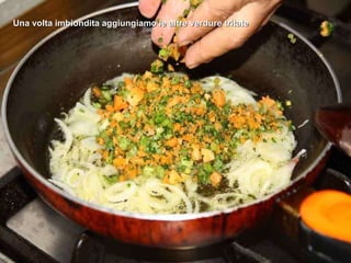 Una volta imbiondita aggiungiamo le altre verdure tritate 