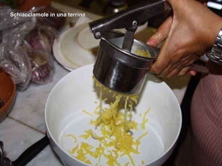 Schiacciamole in una terrina 