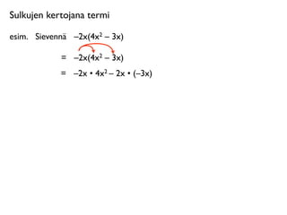 Sulkujen kertojana termi

esim.
 Sievennä
 –2x(4x2 – 3x)

             =
 –2x(4x2 – 3x)
             =
 –2x • 4x2 – 2x • (–3x)
 