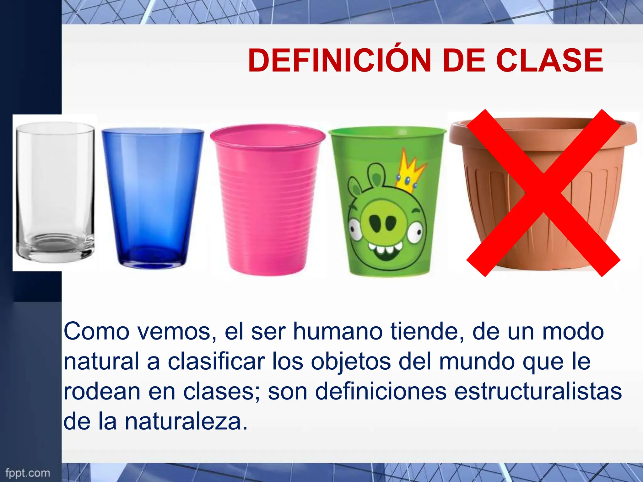 DEFINICIÓN DE CLASE
Como vemos, el ser humano tiende, de un modo
natural a clasificar los objetos del mundo que le
rodean en clases; son definiciones estructuralistas
de la naturaleza.
 