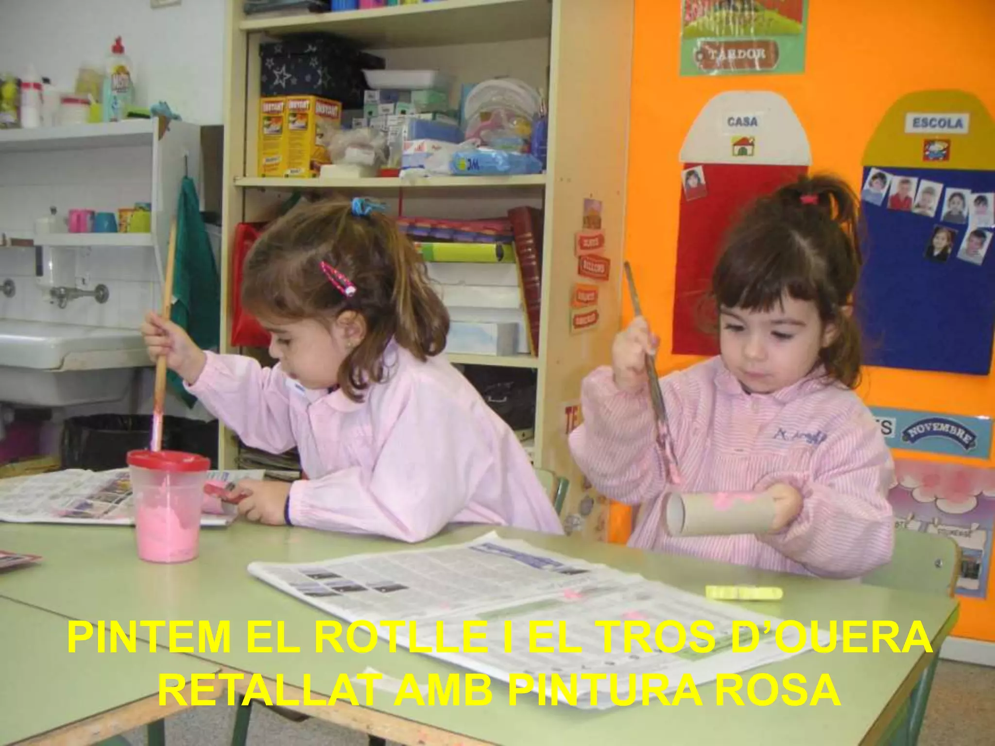 PINTEM EL ROTLLE I EL TROS D’OUERA
RETALLAT AMB PINTURA ROSA