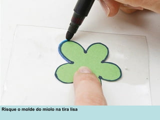 Risque o molde do miolo na tira lisa
 