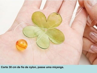 Corte 30 cm de fio de nylon, passe uma miçanga.
 