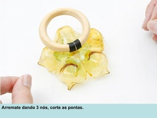 Arremate dando 3 nós, corte as pontas.
 