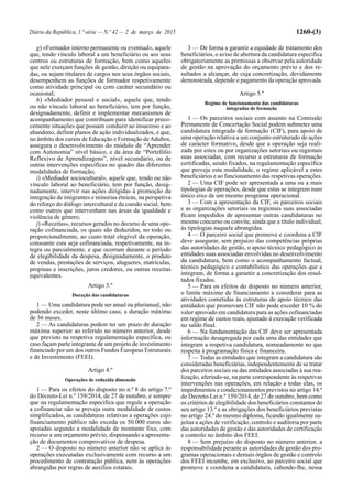 Diário da República, 1.ª série — N.º 42 — 2 de março de 2015 1260-(3)
g) «Formador interno permanente ou eventual», aquele
que, tendo vínculo laboral a um beneficiário ou aos seus
centros ou estruturas de formação, bem como aqueles
que nele exerçam funções de gestão, direção ou equipara-
das, ou sejam titulares de cargos nos seus órgãos sociais,
desempenhem as funções de formador respetivamente
como atividade principal ou com caráter secundário ou
ocasional;
h) «Mediador pessoal e social», aquele que, tendo
ou não vínculo laboral ao beneficiário, tem por função,
designadamente, definir e implementar mecanismos de
acompanhamento que contribuam para identificar preco-
cemente situações que possam conduzir ao insucesso e ao
abandono, definir planos de ação individualizados, e que,
no âmbito dos cursos de Educação e Formação deAdultos,
assegura o desenvolvimento do módulo de “Aprender
com Autonomia” nível básico, e da área de “Portefólio
Reflexivo de Aprendizagens”, nível secundário, ou de
outras intervenções específicas no quadro das diferentes
modalidades de formação;
i) «Mediador sociocultural», aquele que, tendo ou não
vínculo laboral ao beneficiário, tem por função, desig-
nadamente, intervir nas ações dirigidas à promoção da
integração de imigrantes e minorias étnicas, na perspetiva
do reforço do diálogo intercultural e da coesão social, bem
como outros que intervenham nas áreas da igualdade e
violência de género;
j) «Receitas», recursos gerados no decurso de uma ope-
ração cofinanciada, os quais são deduzidos, no todo ou
proporcionalmente, ao custo total elegível da operação,
consoante esta seja cofinanciada, respetivamente, na ín-
tegra ou parcialmente, e que ocorram durante o período
de elegibilidade da despesa, designadamente, o produto
de vendas, prestações de serviços, alugueres, matrículas,
propinas e inscrições, juros credores, ou outras receitas
equivalentes.
Artigo 3.º
Duração das candidaturas
1 — Uma candidatura pode ser anual ou plurianual, não
podendo exceder, neste último caso, a duração máxima
de 36 meses.
2 — As candidaturas podem ter um prazo de duração
máxima superior ao referido no número anterior, desde
que previsto na respetiva regulamentação específica, ou
caso façam parte integrante de um projeto de investimento
financiado por um dos outros Fundos Europeus Estruturais
e de Investimento (FEEI).
Artigo 4.º
Operações de reduzida dimensão
1 — Para os efeitos do disposto no n.º 8 do artigo 7.º
do Decreto-Lei n.º 159/2014, de 27 de outubro, e sempre
que na regulamentação específica que regule a operação
a cofinanciar não se preveja outra modalidade de custos
simplificados, as candidaturas relativas a operações cujo
financiamento público não exceda os 50.000 euros são
apoiadas segundo a modalidade de montante fixo, com
recurso a um orçamento prévio, dispensando a apresenta-
ção de documentos comprovativos de despesa.
2 — O disposto no número anterior não se aplica às
operações executadas exclusivamente com recurso a um
procedimento de contratação pública, nem às operações
abrangidas por regras de auxílios estatais.
3 — De forma a garantir a equidade de tratamento dos
beneficiários, o aviso de abertura da candidatura especifica
obrigatoriamente as premissas a observar pela autoridade
de gestão na aprovação do orçamento prévio e dos re-
sultados a alcançar, de cuja concretização, devidamente
demonstrada, depende o pagamento da operação aprovada.
Artigo 5.º
Regime de funcionamento das candidaturas
integradas de formação
1 — Os parceiros sociais com assento na Comissão
Permanente de Concertação Social podem submeter uma
candidatura integrada de formação (CIF), para apoio de
uma operação relativa a um conjunto estruturado de ações
de carácter formativo, desde que a operação seja reali-
zada por estes ou por organizações setoriais ou regionais
suas associadas, com recurso a estruturas de formação
certificadas, sendo fixados, na regulamentação específica
que preveja esta modalidade, o regime aplicável a estes
beneficiários e ao funcionamento das respetivas operações.
2 — Uma CIF pode ser apresentada a uma ou a mais
tipologias de operações, desde que estas se integrem num
único eixo de um mesmo programa operacional.
3 — Com a apresentação da CIF, os parceiros sociais
e as organizações setoriais ou regionais suas associadas
ficam impedidos de apresentar outras candidaturas no
mesmo concurso ou convite, ainda que a título individual,
às tipologias naquela abrangidas.
4 — O parceiro social que promove e coordena a CIF
deve assegurar, sem prejuízo das competências próprias
das autoridades de gestão, o apoio técnico pedagógico às
entidades suas associadas envolvidas no desenvolvimento
da candidatura, bem como o acompanhamento factual,
técnico pedagógico e contabilístico das operações que a
integram, de forma a garantir a concretização dos resul-
tados fixados.
5 — Para os efeitos do disposto no número anterior,
o limite máximo de financiamento a considerar para as
atividades cometidas às estruturas de apoio técnico das
entidades que promovam CIF não pode exceder 10 % do
valor aprovado em candidatura para as ações cofinanciadas
em regime de custos reais, ajustado à execução verificada
no saldo final.
6 — Na fundamentação das CIF deve ser apresentada
informação desagregada por cada uma das entidades que
integram a respetiva candidatura, nomeadamente no que
respeita à programação física e financeira.
7 — Todas as entidades que integram a candidatura são
consideradas beneficiárias, independentemente de se tratar
dos parceiros sociais ou das entidades associadas à sua rea-
lização, aferindo-se, na parte correspondente às respetivas
intervenções nas operações, em relação a todas elas, os
impedimentos e condicionamentos previstos no artigo 14.º
do Decreto-Lei n.º 159/2014, de 27 de outubro, bem como
os critérios de elegibilidade dos beneficiários constantes do
seu artigo 13.º e as obrigações dos beneficiários previstas
no artigo 24.º do mesmo diploma, ficando igualmente su-
jeitas a ações de verificação, controlo e auditoria por parte
das autoridades de gestão e das autoridades de certificação
e controlo no âmbito dos FEEI.
8 — Sem prejuízo do disposto no número anterior, a
responsabilidade perante as autoridades de gestão dos pro-
gramas operacionais e demais órgãos de gestão e controlo
dos FEEI incumbe, em exclusivo, ao parceiro social que
promove e coordena a candidatura, cabendo-lhe, nessa
 
