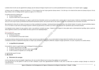 Agence d’Urbanisme et de Développement de l’Agence d’Urbanisme de la Région de Saint-Omer / D. Boukli - G. Villain 9 
La distance d (en m) entre axes des appontements (catways), pour des bateaux de longueur moyenne x (en m), accostés perpendiculairement aux ouvrages, est en moyenne égale à : d= 4x+5 
La distance entre les mouillages ne doit pas être inférieure à 1.5 fois la longueur hors tout, du plus grand des bateaux amarrés. C'est-à-dire que si l’on choisit de faire amarrer des bateaux de plus de 15m de long, la distance entre les mouillages doit être supérieur ou égale à (1.5 X 15m) 22.5m. 
Les pontons peuvent être maintenus par : 
• des pieux métalliques fichés 
• ou par des chaînes fixées sur des corps-morts. 
Il faut insister sur la nécessité de dimensionner ces organes à partir des forces horizontales exercées sur les pontons (vents, courants, chocs) et, pour des pieux, à l’aide des caractéristiques géotechniques du sous-sol. Il va de soi que les pieux, qui interdisent tout mouvement horizontal des pannes, sont à proscrire dans les sites soumis à la houle. Des reconnaissances de sol sont donc nécessaires. 
Bien évidemment le choix entre les chaînes et les pieux est un choix essentiellement économique : investissement plus lourd pour les pieux, mais entretien moindre. En revanche, dès que la profondeur dépasse 4 à 5 m, les chaînes et corps-morts ont l’avantage de pouvoir se déformer par glissement de ces derniers sur le fond et, donc, de pouvoir être repositionnés après d’éventuels désordres. 
Il est important de bien comparer les deux systèmes, même si une préférence est donnée aux pieux : il importe de bien comparer les deux options après un dimensionnement spécifique obtenu à partir des mêmes hypothèses d’action et une étude détaillée des fonds à partir des levés topobathymétriques. 
Terre-pleins 
Ils se décomposent en deux entités : 
• les dessertes intérieures 
• et le raccordement au réseau routier existant. 
Les dessertes intérieures doivent permettre d’accéder en voiture aussi près que possible des bateaux, car un certain nombre de charges doivent être transférées des uns aux autres. 
L’estimation des besoins en stationnement doit prendre en compte le parc prévisionnel en distinguant les différentes catégories d’usagers (permanents, en escale, à la journée) et les activités annexes. 
f. La répartition de la demande 
Il est possible de calculer la capacité totale du port en distinguant trois types de bateaux : 
• les bateaux séjournant dans le port (Np), 
• les bateaux n’effectuant dans le port qu’un séjour temporaire (Nt) 
• et enfin les bateaux en réparation ou en carénage (Nr). 
La capacité totale du port C est donc : 
C Np + Nt + Nr 
g. Dimensions des ouvrages 
Le site se situe dans une zone non navigable, il apparaît que cette zone sera donc influencée par les niveaux d'eau appliqués sur le grand gabarit. 
Il est directement lié au bief (portion de canal ou de rivière constituant un plan d'eau approximativement horizontal et situé entre au moins deux ou plusieurs ouvrages (barrages ou écluses) de Cuinchy/Fontinettes.  