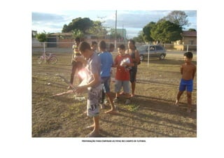 PREPARAÇÃO PARA EMPINAR AS PIPAS NO CAMPO DE FUTEBOL

 