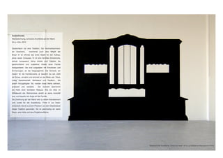 Bildansicht der Ausstellung „Time in our head“ 10/10, La Générale en Manufacture in Paris.
Auslaufmodel,
Wandzeichnung, schwarze Acrylfarbe auf der Wand
3m x 4,5m, 2010
Deutschland hat eine Tradition: Der Hochzeitsschrank,
ein Geschenk, manchmal auch eine Mitgift der
Braut. Er ist oftmals das erste Objekt für den Aufbau,
eines neuen Zuhauses. Er ist eine familiäre Schatztruhe,
beinah transparent. Seine Inhalte sind Objekte, die
geschichtliche und subjektive Inhalte einer Familie
transportieren. Sie sind aufgeladen mit Emotionen und
Erinnerungen, an die Vergangenheit. Der Schrank, ein
Garant für die Familienwerte, er bewahrt sie auf, stellt
sie Schau, ermahnt und erinnert an die Werte wie: Treue,
Liebe, Gemeinschaft, Wohlstand und Tradition... Mit
jedem hinzugefügten Teil, werden diese Werte definiert,
präzisiert und verstärkt. Der Schrank übernimmt
die Rolle einer familiären Reliquie. Wie ein Altar im
Mittelpunkt der Wohnzimmer strahlt er seine Autorität
aus, und bewahrt ein Auge auf die Familie.
Die Zeichnung auf der Wand wird zu einem Wandelement
und wurde für die Ausstellung «Time in our head»
entwickelt. Sie ist zu einem Phantom von dem Überbleibsel
dieser Tradition geworden. Sie ist gleichzeitig ein leerer
Raum, eine Hülle und eine Projektionsfläche.
 