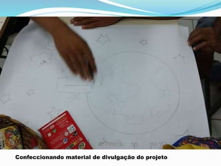 Confeccionando material de divulgação do projeto
 