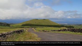 L'archipel des Açores est quant lui à 1 900 km des côtes portugaises. Les neuf îles qui le composent affichent des reliefs escarpés, comme ici,
l'île du Pico vue du Faial.
 