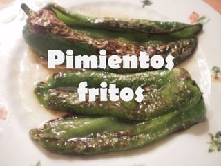 Pasos a seguir:1º Colocamos el pan a trozos en un recipiente con agua. 2º Cortamos el tomate y el ajo en trozos y los mezclamos con el pan.  3º Trituramos todo hasta que quede líquido.  4º  Añadimos sal, vinagre , agua y aceite al gusto.  5º Lo probamos, para comprobar los puntos de sal y vinagre.6º Lo dejamos reposar en la nevera una o dos horas antes de servir.7º Para terminar, lo acompañamos de huevo duro picado y jamón cortado.