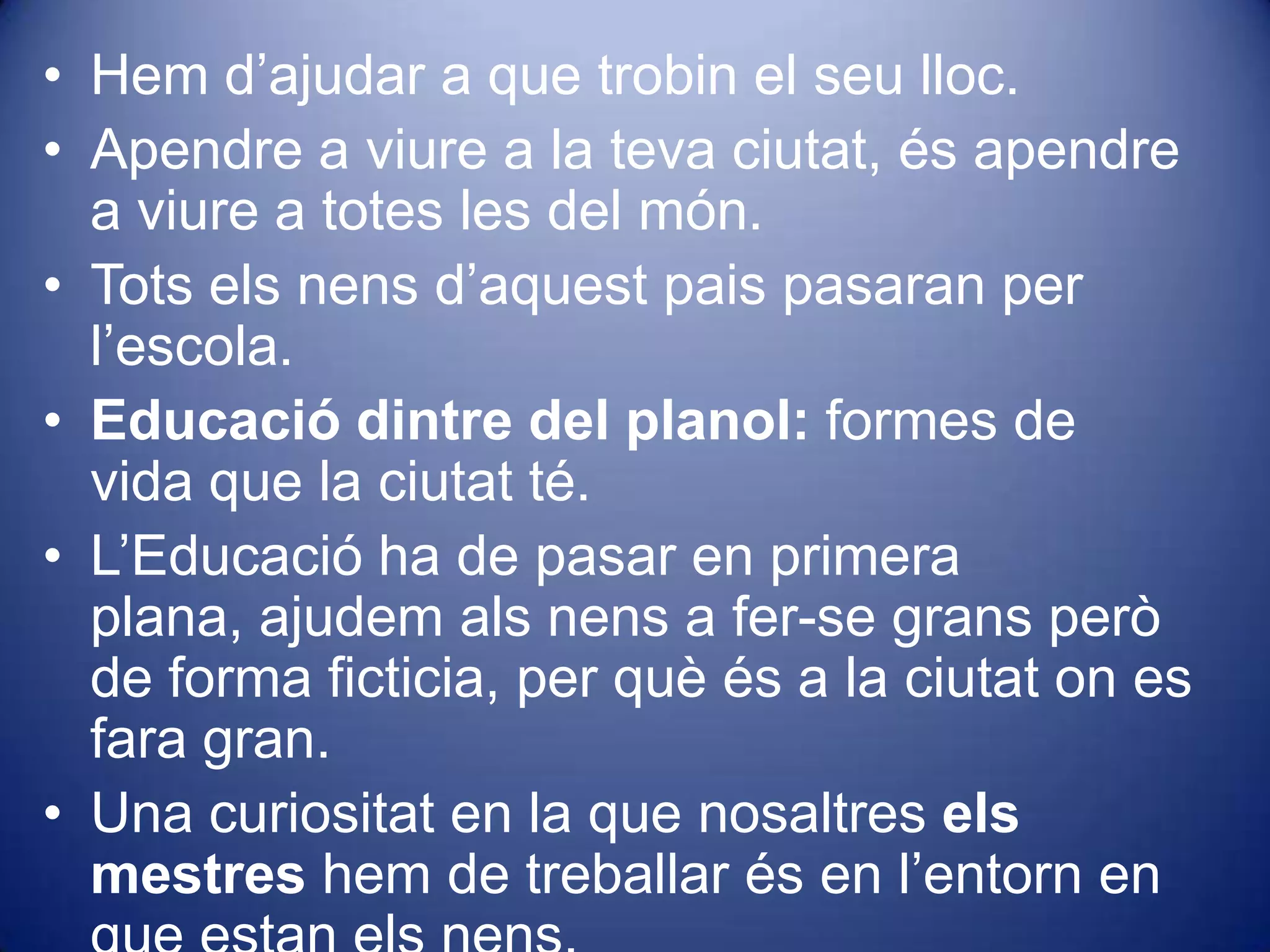 Està lligat al marc d’una ciutat.