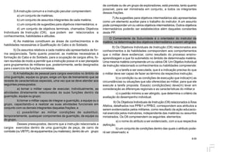 8.00
3)A instrução comum e a instrução peculiar compreendem:
a) um conjunto de matérias;
b) um conjunto de assuntos integrantes de cada matéria;
c) um conjunto de sugestões para objetivos intermediários; e
d) um conjunto de objetivos terminais, chamados Objetivos
Individuais de Instrução (OII), que podem ser relacionados a
conhecimentos, habilidades e atitudes.
4) As matérias constituem as áreas de conhecimentos e de
habilidades necessárias à Qualificação do Cabo e do Soldado.
5) Os assuntos relativos a cada matéria são apresentados de for-
ma seqüenciada. Tanto quanto possível, as matérias necessárias à
formação do Cabo e do Soldado, para a ocupação de cargos afins, fo-
ram reunidas de modo a permitir que a instrução possa vir a ser planejada
para grupamentos de militares que, posteriormente, serão designados
para o exercício de funções correlatas.
6) A habilitação de pessoal para cargos exercidos no âmbito de
uma guarnição, equipe ou grupo, exige um tipo de treinamento que se
reveste de características especiais, uma vez que se deve atender aos
seguintes pressupostos:
a) tornar o militar capaz de executar, individualmente, as
atividades diretamente relacionadas às suas funções dentro da
guarnição, equipe ou grupo;
b) tornar o militar capaz de integrar a guarnição, a equipe ou o
grupo, capacitando-o a realizar as suas atividades funcionais em
conjunto com os demais integrantes daquelas frações; e
c) possibilitar ao militar condições de substituir,
temporariamente, quaisquer componentes da guarnição, da equipe ou
do grupo.
Desses pressupostos, decorre que a instrução relacionada a
cargos exercidos dentro de uma guarnição de peça, de carro de
combate (ou VBTP), de equipamentos (oumateriais), dentro de um grupo
de combate ou de um grupo de exploradores, está prevista, tanto quanto
possível, para ser ministrada em conjunto, a todos os integrantes
dessas frações.
7) As sugestões para objetivos intermediários são apresentadas
como um elemento auxiliar para o trabalho do instrutor. A um assunto
pode corresponder umou vários objetivos intermediários.Outros objetivos
intermediários poderão ser estabelecidos além daqueles constantes
deste PP.
O Comandante da Subunidade é o orientador do instrutor da
matéria, na determinação dos objetivos intermediários a serem atingidos.
8) Os Objetivos Individuais de Instrução (OII) relacionados aos
conhecimentos e às habilidades correspondem aos comportamentos
que o militar deve evidenciar, como resultado do processo ensino-
aprendizagem a que foi submetido no âmbito de determinada matéria.
Umamesma matériacompreende umou vários OII.UmObjetivo Individual
de Instrução relacionado a conhecimentos ou habilidades compreende:
a) a tarefa a ser executada, que é a indicação precisa do que
o militar deve ser capaz de fazer ao término da respectiva instrução;
b) a condição ou as condições de execução que indica(m) as
circunstâncias ou situações que são oferecidas ao militar, para que ele
execute a tarefa proposta. Essa(s) condição(ões) deve(m) levar em
consideração as diferenças regionais e as características do militar;e
c) o padrão mínimo a ser atingido, que determina o critério da
avaliação do desempenho individual.
9) Os Objetivos Individuais de Instrução (OII) relacionados à Àrea
Afetiva, detalhados nos PPB/1 e PPB/2, correspondem aos atributos a
serem evidenciados pelos militares, como resultado da ação educacio-
nal exercida pelos instrutores, independente das matérias ou assuntos
ministrados. Os OII compreendem os seguintes elementos:
a) o nome do atributo a ser evidenciado, com a sua respectiva
definição;
b) um conjunto de condições dentro das quais o atributo pode-
rá ser observado; e
 