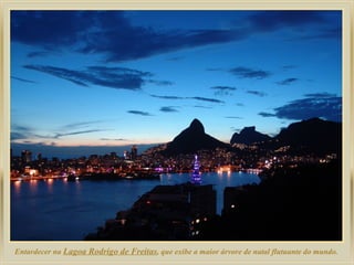 Entardecer na Lagoa Rodrigo de Freitas, que exibe a maior árvore de natal flutuante do mundo.
 