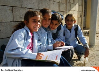 Grâce à l'aide de nos parrains français, ces jeunes filles libanaises sont
heureuses d'aller à l'école et de faire leurs devoirs

 