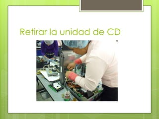 Retirar la unidad de CD

 