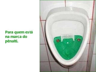 Para quem está  na marca do pênalti. 