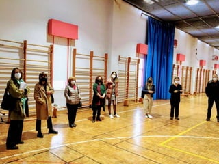 Lorem ipsum dolor sit amet,
constituter adipescent elit
• Lorem ipsum dolor sit amet, constituter adipescent
elit. Maecenas porttitor congue massa.
• Fusce posuere, magna sed pulvinar ultricies, purus
lectus malesuada libero, sit amet commodo magna
eros quis urna.
• Nunc viverra imperdiet enim. Fusce est. Vivamus
a tellus.
• Pellentesque habitant morbi tristique senectus et
netus et malesuada fames ac turpis egestas. Proin
pharetra nonummy pede. Mauris et orci.
AGREGAR UN PIE DE PÁGINA 4
 