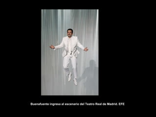 Buenafuente ingresa al escenario del Teatro Real de Madrid. EFE  